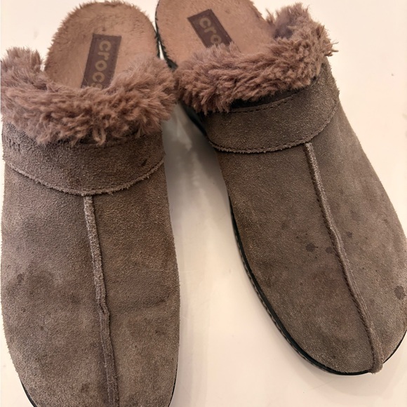 Crocs Brown Suede Mules. Size 11 - Picture 9 of 9